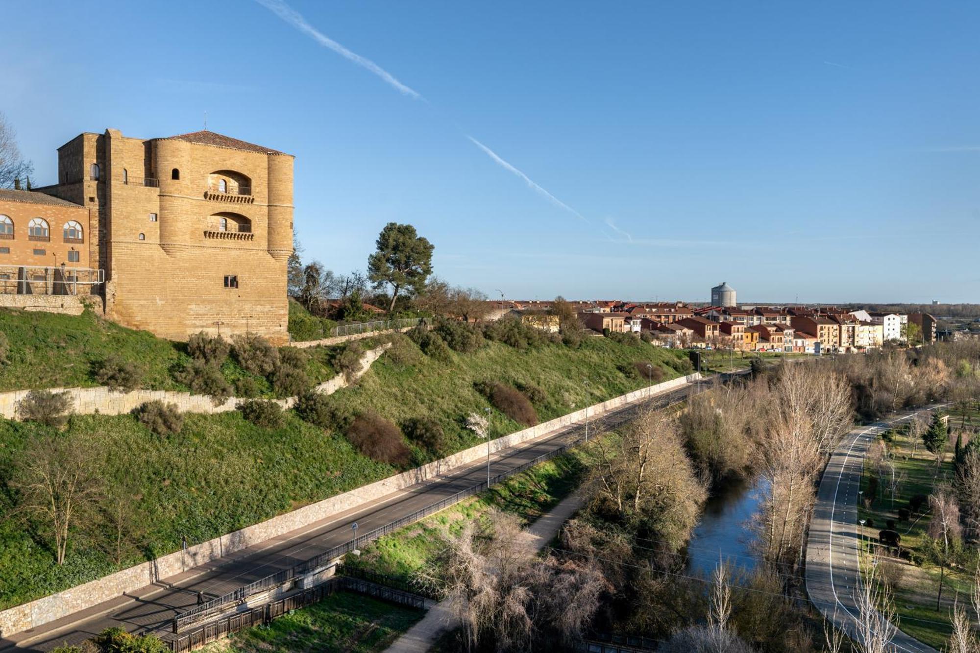 Parador de Benavente Bagian luar foto